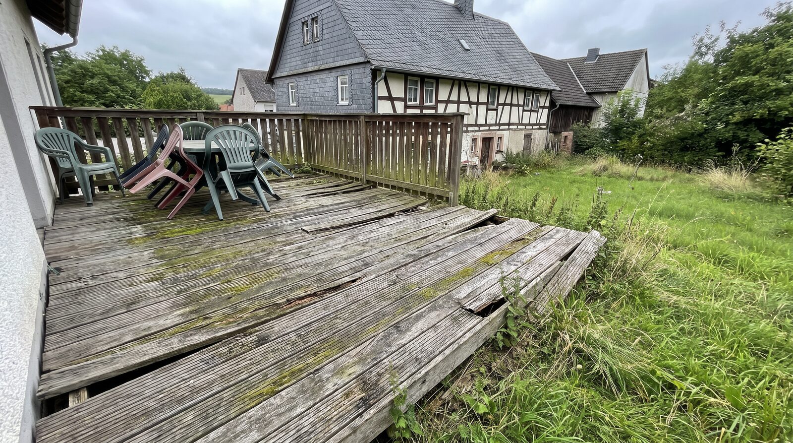 Alte morsche Terrasse vorher